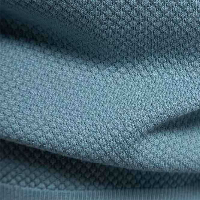 Dalviora™ | CAPRI Polo mit V-Ausschnitt – Tonaler Strukturstrick, schmal zulaufende Ärmel